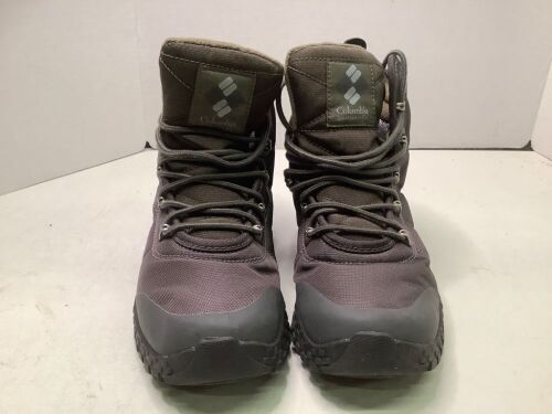 Columbia Men'a Boots, 8.5, Appears New - Lot 402
