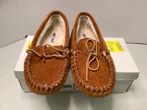 Minnetonka Pile Lined Softsole, Men's 9, Appears New - Lot 529