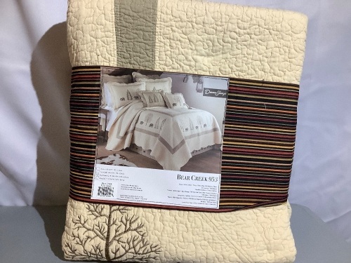 Bear Creek, Full/Queen Quilt, 90x90/ 229cmx229cm, Appears New - Lot 644