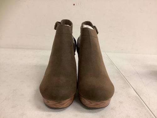 Natural Reflections Womens Shoes, 10, Appears new - Lot 570