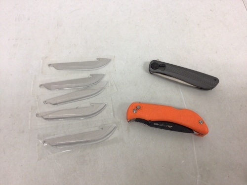 Lot of (2) Knives, E-Commerce Return - Lot 590