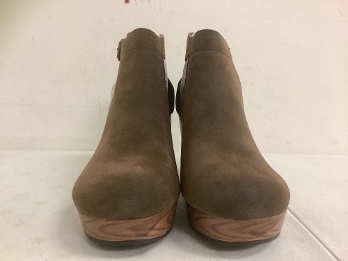 Natural Reflections Womens Shoes, 10M, Appears New - Lot 617