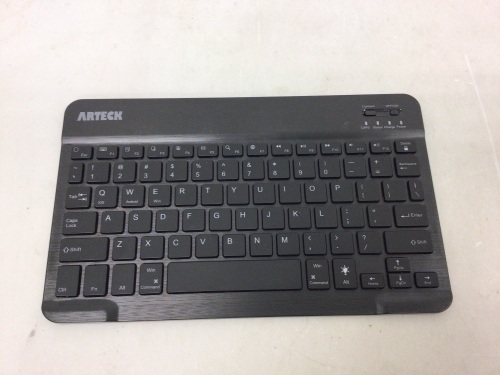 Arteck Bluetooth Keyboard, Missing Charging Cable, Powers Up, E-Commerce Return - Lot 630