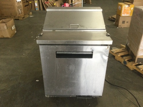 Maxx Cold MXCR29SHC Sandwich/Salad Prep Station - Lot 42