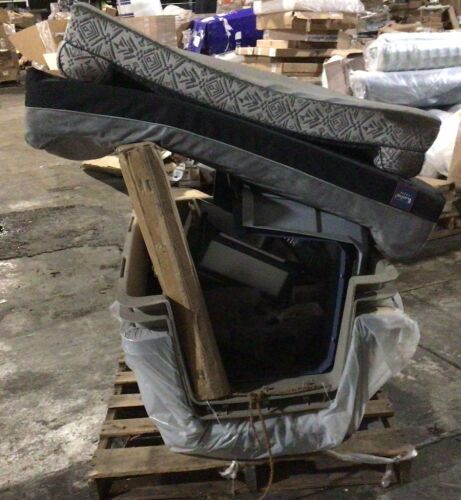 Pallet of Dog Crates & Beds  - Lot 608