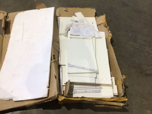 White Computer Desk  - Lot 761