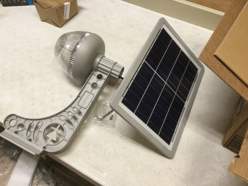 1500 Lumen Solar Powered Flood Light. Works. Appears New - Lot 245