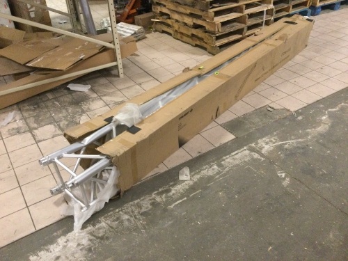 TRUSST CT290430S CHAUVET DJ 12-Inch Box Truss 9.8-Feet in Length. Damaged. SEE PICTURES - Lot 493