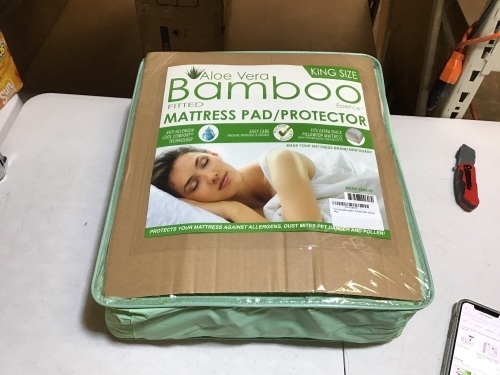 Aloe Vera Bamboo Fitted Mattress Pad/Protector, King Size - Appears New - Lot 649