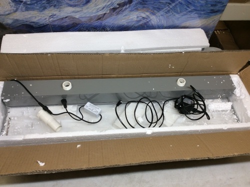 LED Bubble Wall Water Feature Light. Unknown Condition. E-Commerce Return - Lot 872