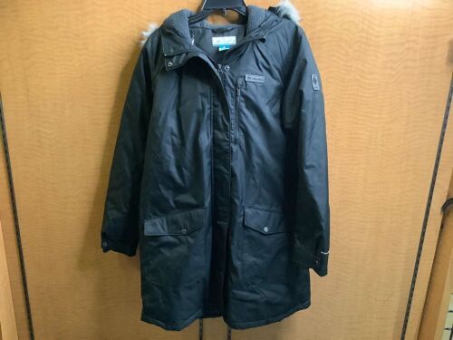 Columbia Large, Women's Coat, Appears New - Lot 6