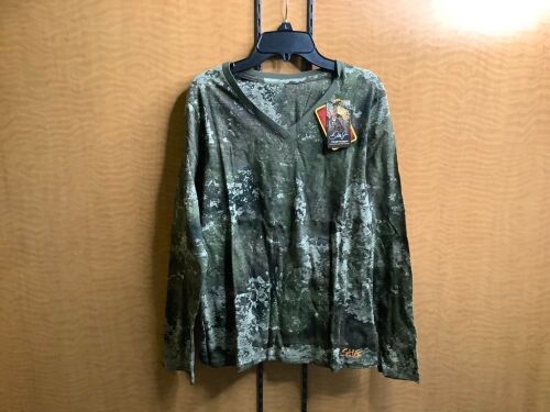 SHE 60/40 V-Neck, Medium, Appears New - Lot 41