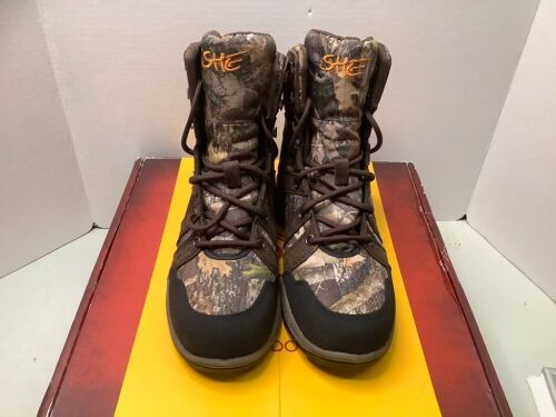 SHE Timbertrek Women's Boots, 9, Appears New - Lot 183