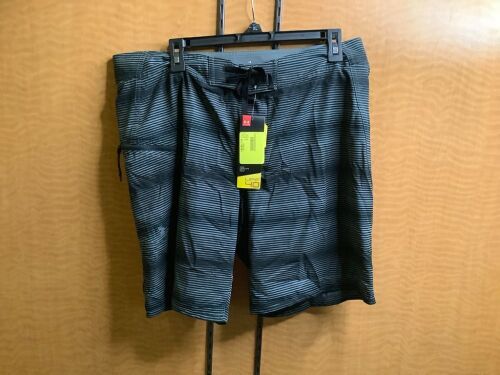 Under Armour Men's Heatgear Shorts, 36, Appears New - Lot 205