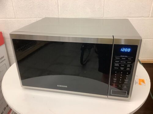 Samsung 1.4 cu. ft. Countertop Microwave with Sensor Cooking in Stainless Steel - Lot 234