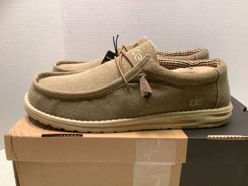 Hey Dude! Men's 10, Appears New - Lot 262