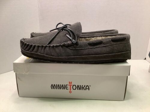 Minnetonka Men's Casey Charcoal Men's 12, Appears New - Lot 287