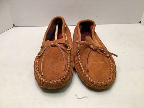 Minnetonka Men's Shoes 11, Ecommerce Return - Lot 306