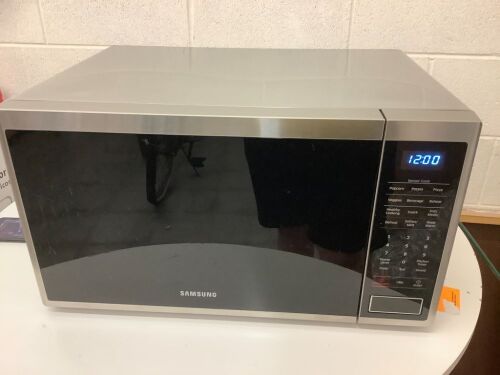 Samsung 1.4 cu. ft. Countertop Microwave with Sensor Cooking in Stainless Steel, Refurbished - Lot 325