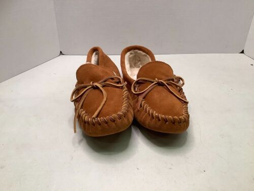 Minnetonka Men's Lined Slippers, 11, Appears New - Lot 413
