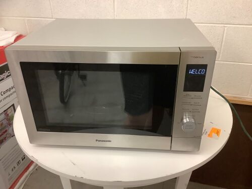 Panasonic HomeChef 4-in-1 1.2 cu ft Multi-Oven with Airfryer, Microwave, Convection Oven and Broiler, Refurbished - Lot 544