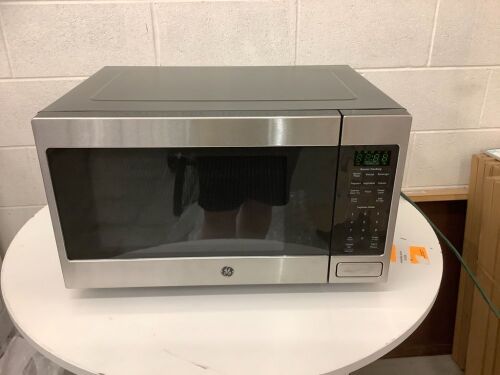 GE - 1.6 Cu. Ft. Microwave with Sensor Cooking - Stainless steel, Refurbished - Lot 585