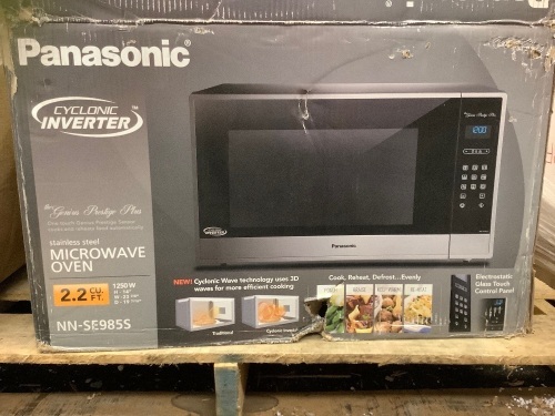Panasonic Microwave, Powers Up, Appears New - Lot 6