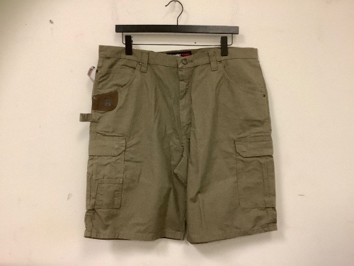 Wrangler Mens Shorts, 42, Appears New - Lot 486
