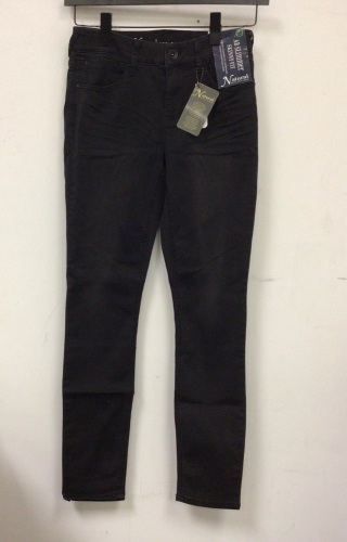 Natural Reflections Womens Jeans, Size 6, Appears New - Lot 641
