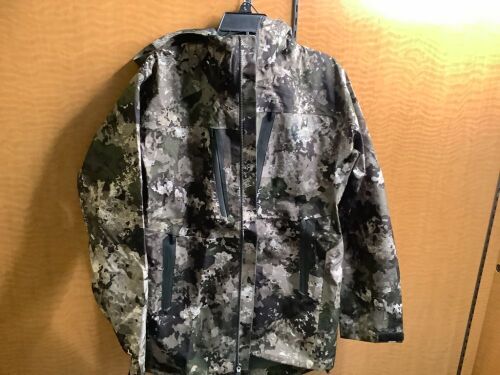 Instinct Barrier Gore-Tex, Men's Small, Appears New - Lot 62