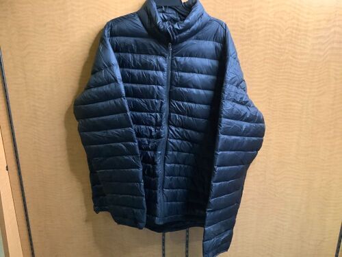 Red Head Men's Parka, XL, Appears New - Lot 246