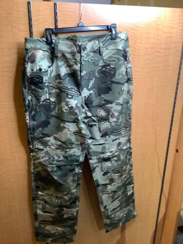 Under Armour Men's Pants, 36x32, Appears New - Lot 385