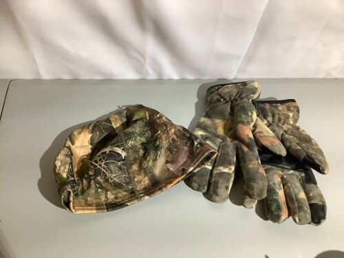 Camo Beanie and Gloves, Appears New - Lot 401