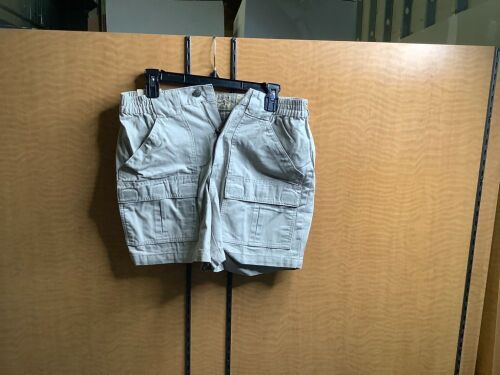Red Head Men's Shorts, 32, Appears New - Lot 563