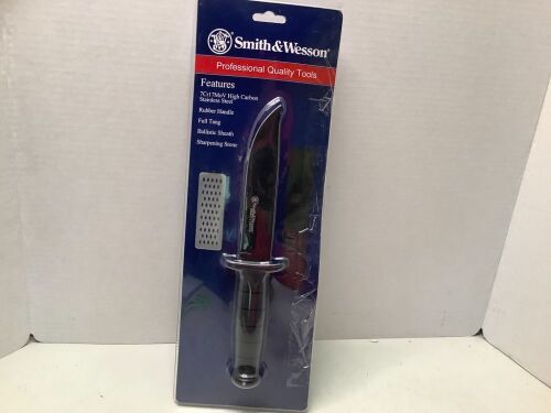 Smith and Wesson High Carbon Stainless Steel Knife, Appears New - Lot 593