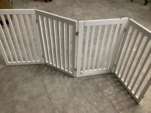 4-Panel Freestanding Wooden Pet Gate w/ Door - Lot 2484
