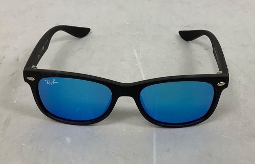 Kids Ray Ban Sunglasses, E-Commerce Return - Lot 26