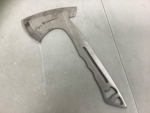 Smith & Wesson Throwing Axe, E-Commerce Return - Lot 120