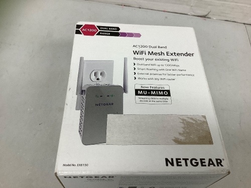 NetGear Dual Band WiFi Mesh Extender, Powers Up, E-Commerce Return - Lot 185