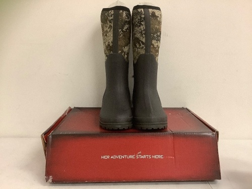 SHE Outdoor Womens Boots, Size 10, E-Comm Return - Lot 695