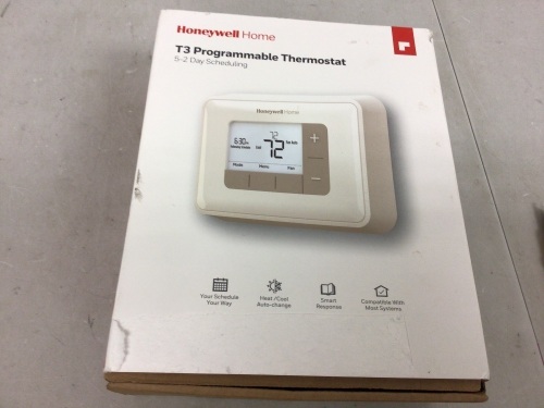Honeywell Programmable Thermostat, Powers Up, Appears New - Lot 745