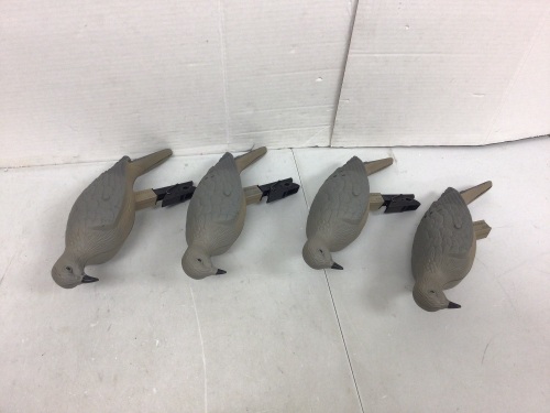 Lot of (4) Dove Decoys, Appears New, One is Missing a Clip - Lot 789