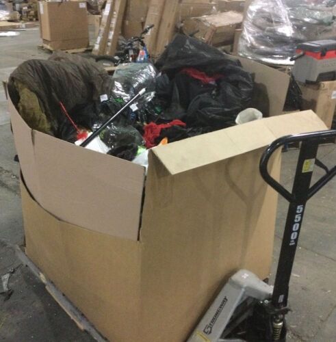 Pallet FULL of Halloween Items  - Lot 862