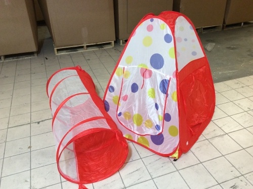Pop-Up Tent and Tunnel. Appears New - Lot 800