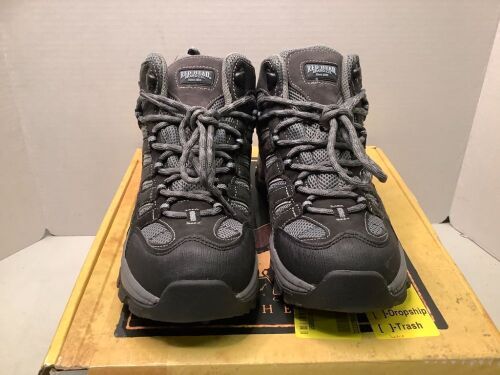 Red Head Ladies Overland Mid Boot, 8, Appears New - Lot 211