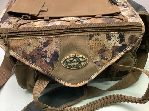 Rig Em Right Waterfowl Bag, Ecommerce Return, Dirty - Lot 257