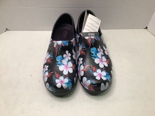 Crocs at Work, Ladies 8, Appears New - Lot 262