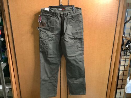 Wrangler Riggs Workwear, 38x36, Appears New - Lot 378