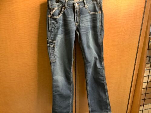 Ariat Women's Stretch Straigh Jeans 30R, Appears New - Lot 417