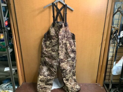 Men's Camo Bib, Large, Appears New - Lot 455